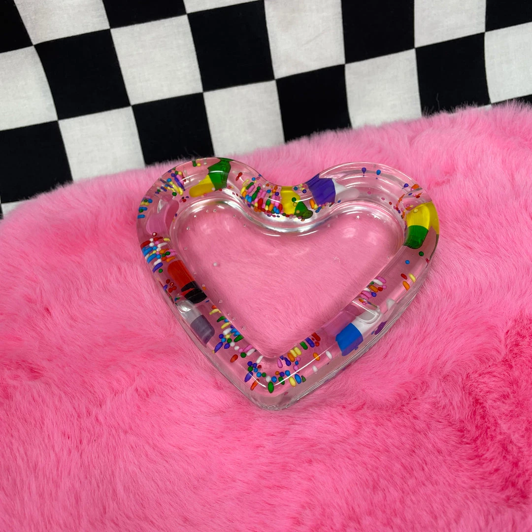 Burning Love Pill Heart Ash Tray Accessories 4 Burning Love Pill Heart Ash Tray Accessories