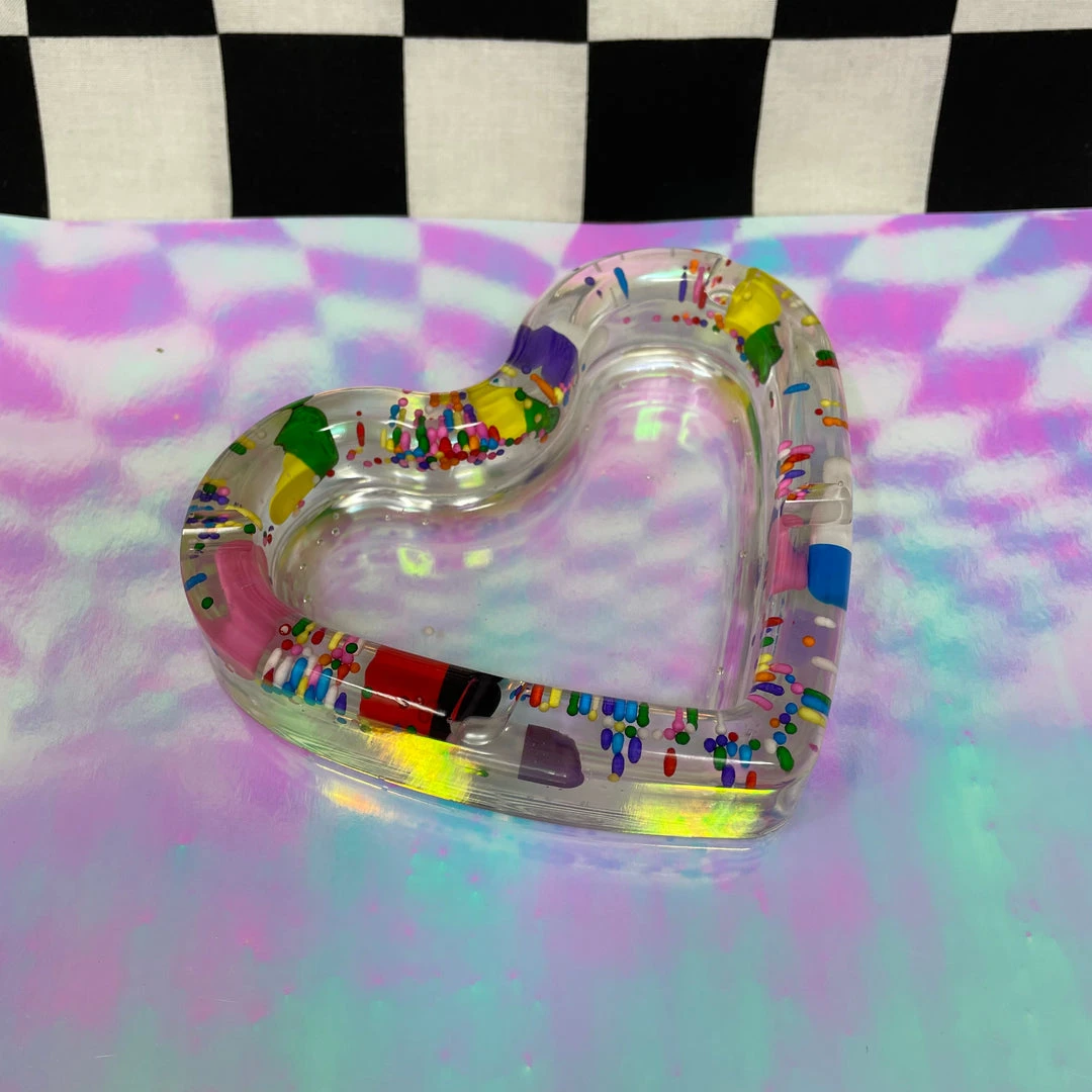 Burning Love Pill Heart Ash Tray Accessories 7 Burning Love Pill Heart Ash Tray Accessories