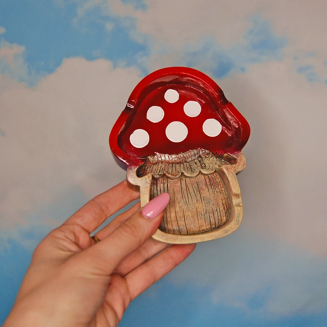 Burning Love Red Mushroom Ash Tray 6 Burning Love Red Mushroom Ash Tray